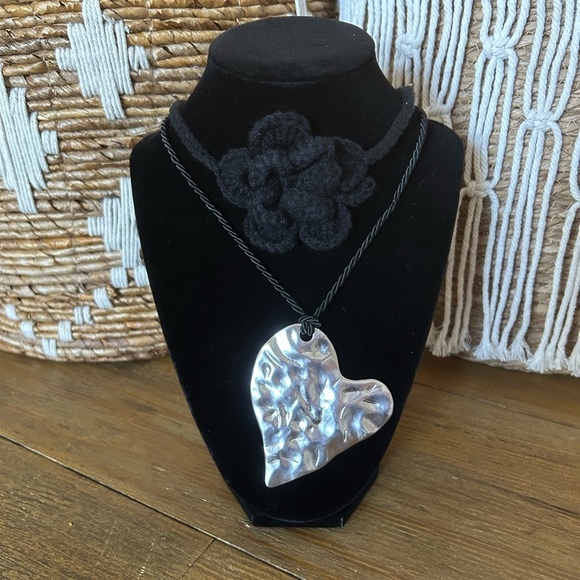 Urban Outfitters Jewelry - Urban Outfitters Textured Silver Heart Necklace/ crochet flower chocker necklace